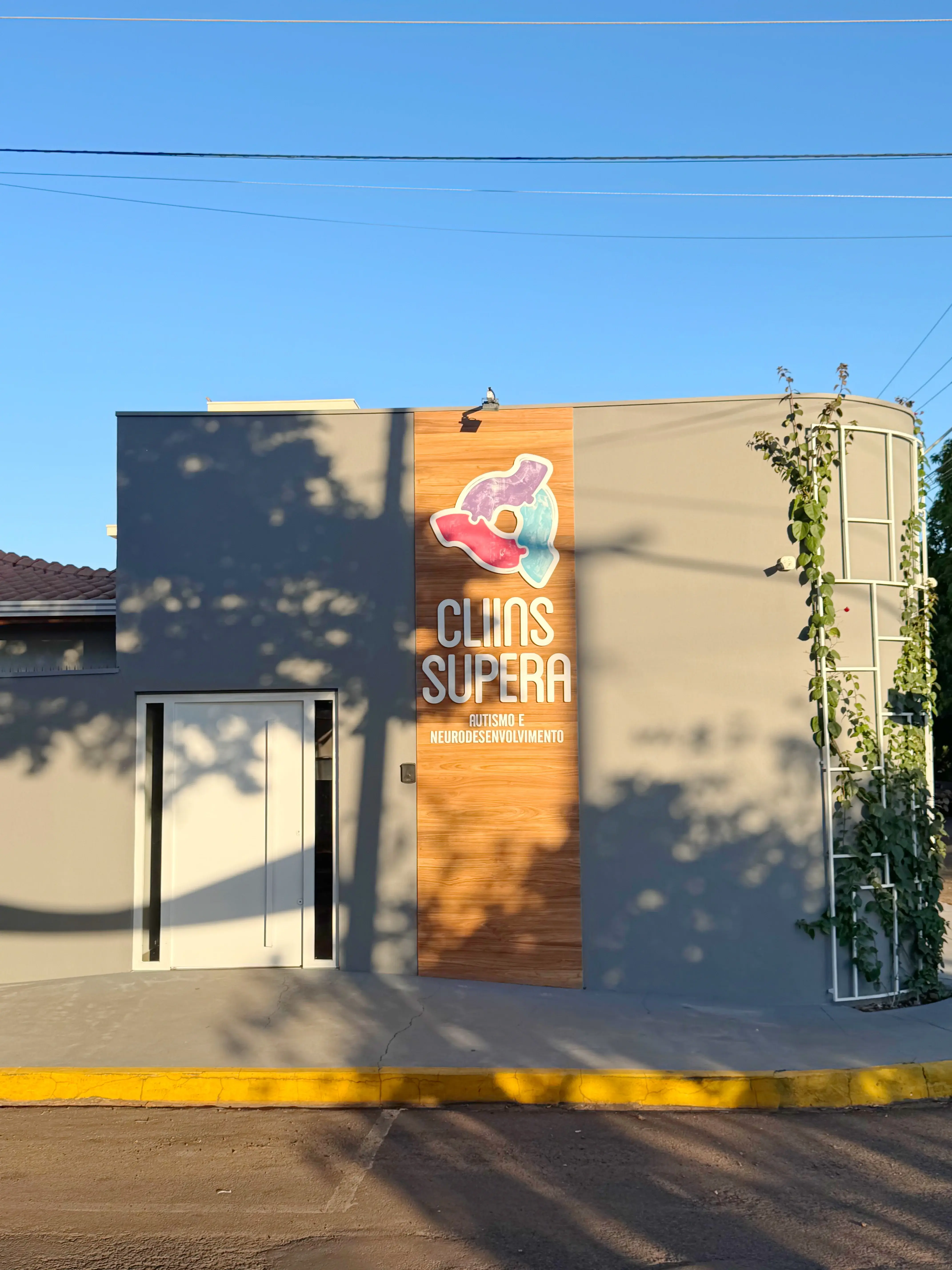 Fachada frontal da clínica